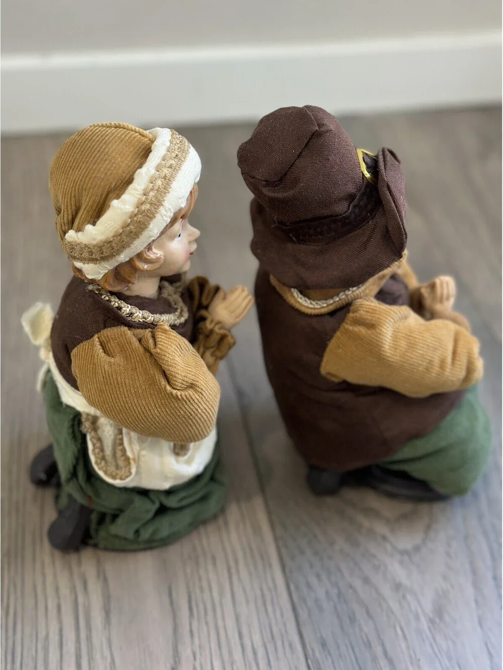 Cracker Barrel “family Editions” Thanksgiving Pilgrim Boy And Girl Praying 9”